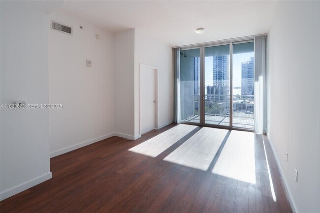 Building Photo - 2200 NE 4th Ave