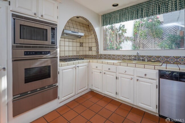Building Photo - 2627 Hale Dr