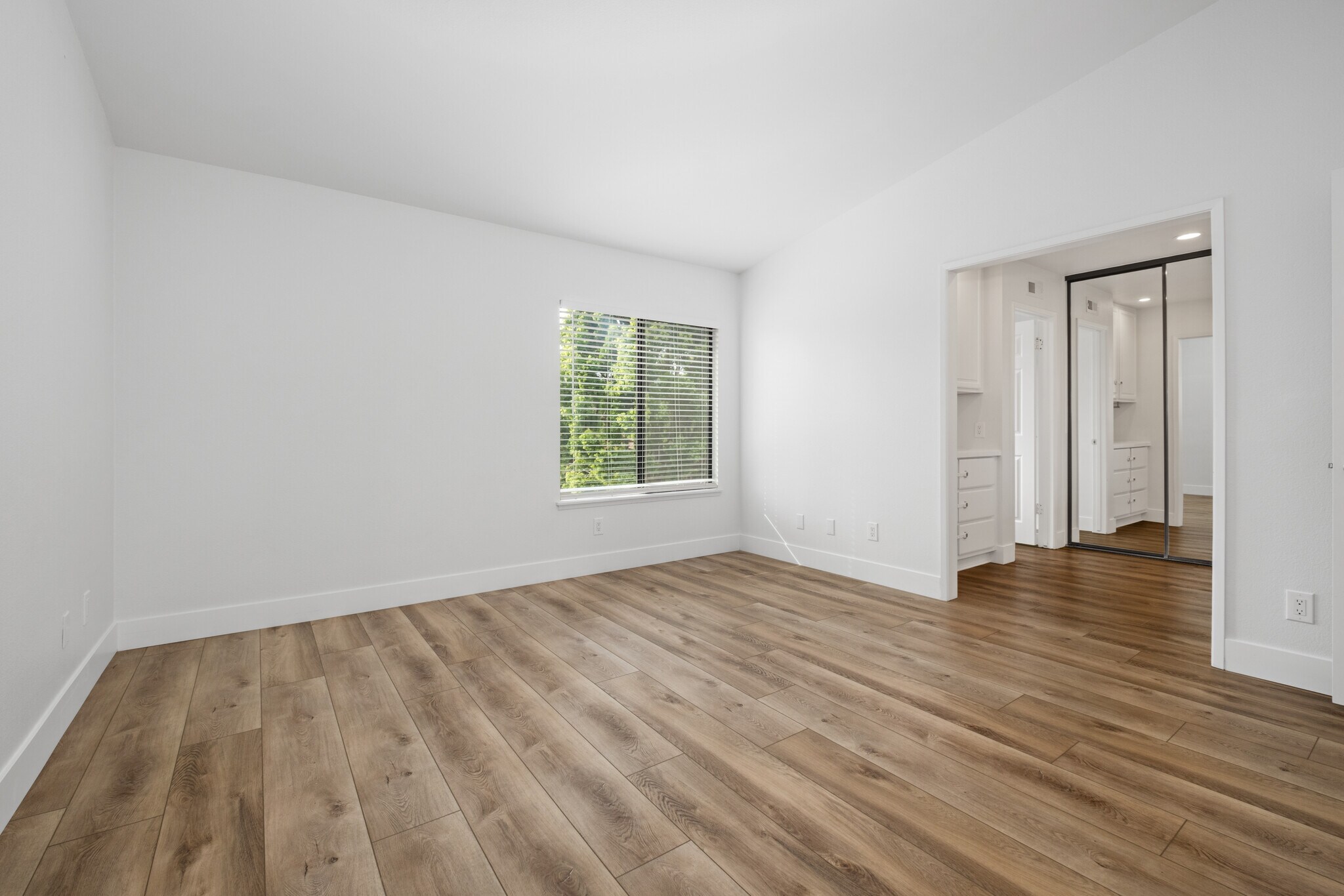 Building Photo - 25702 Seaside Dr