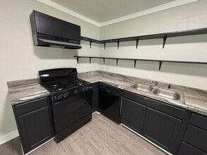 Building Photo - 4818 Morton- Move In Ready!