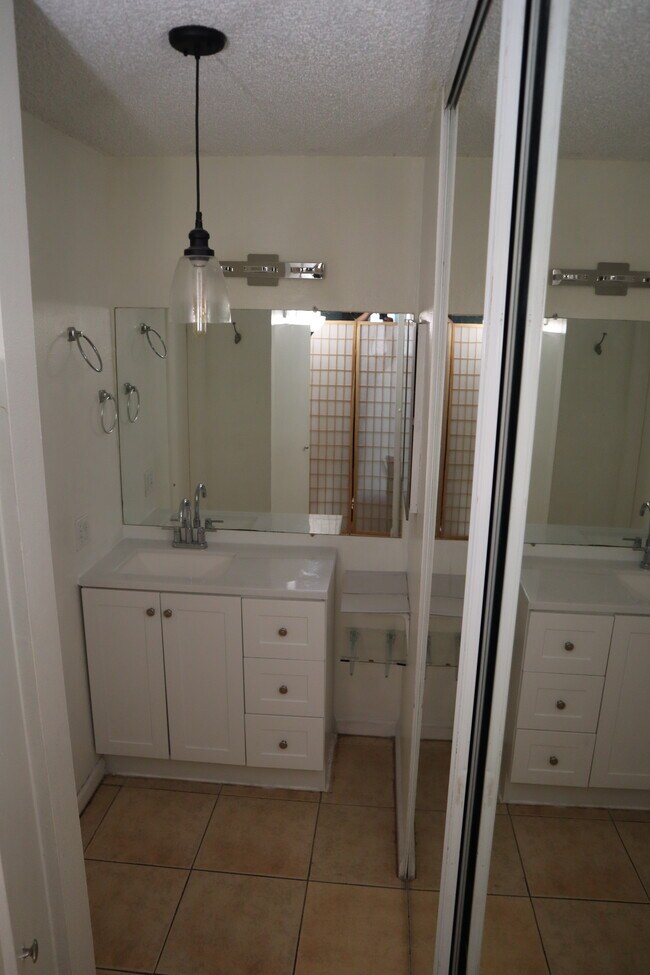 Building Photo - 3549 Castle Glen Dr