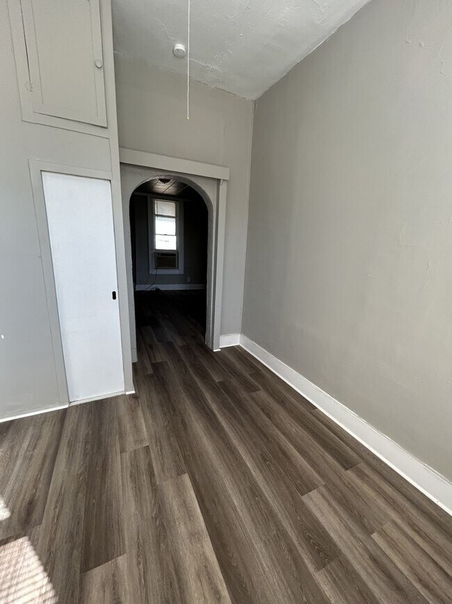 Building Photo - 316 E Park St