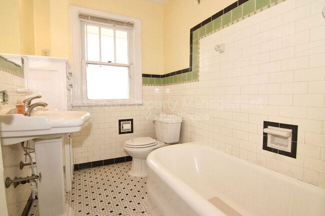 Building Photo - 6055 Central Ave