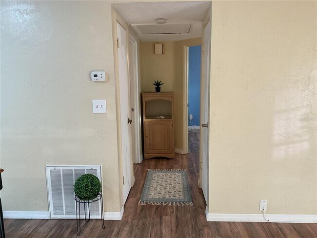 Building Photo - 3680 Whiting Dr SE