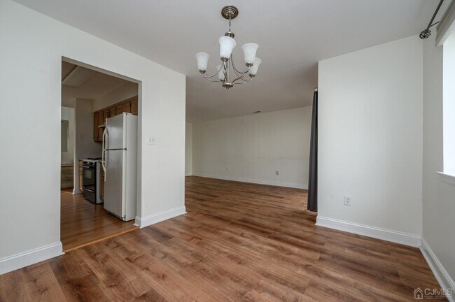 Building Photo - 2902 Madaline Dr