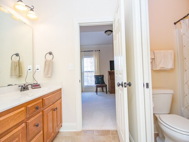 Building Photo - Lake Forest Subdivision. Enjoy all the amenities!