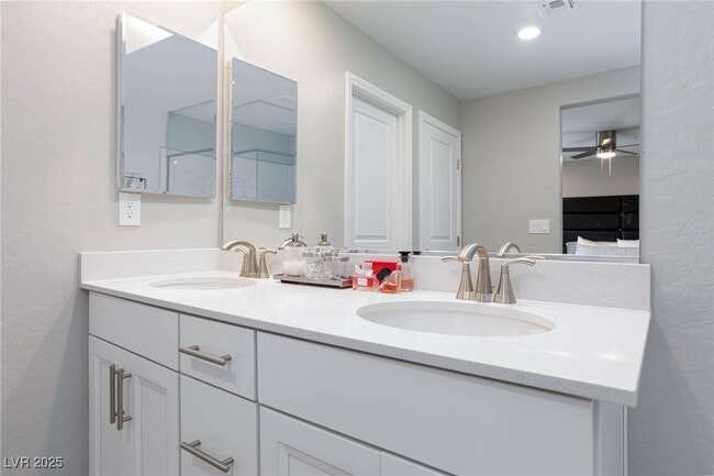 Building Photo - 527 Sonoma Range St