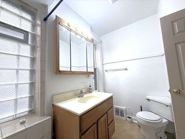 Building Photo - 2772 N Bremen St