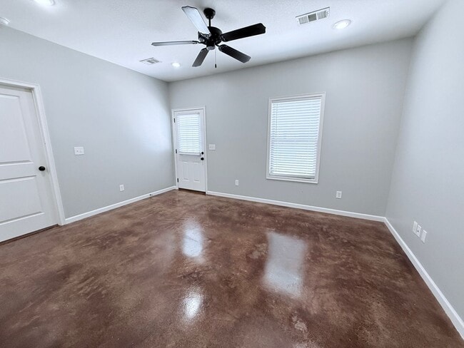 Building Photo - 101 Private Rd 4017