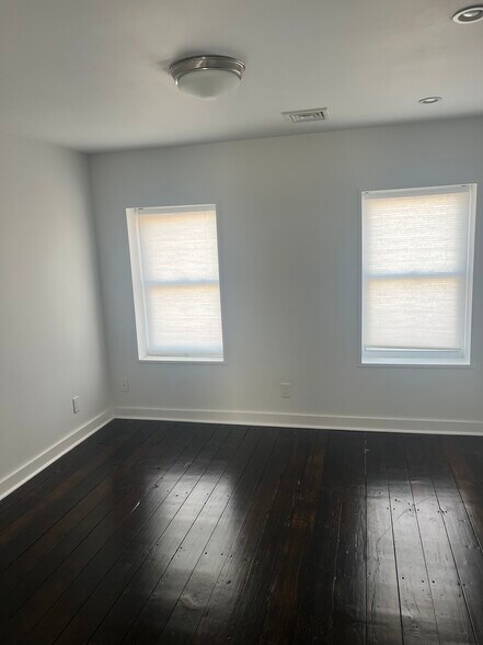 Building Photo - 2340 E Boston St