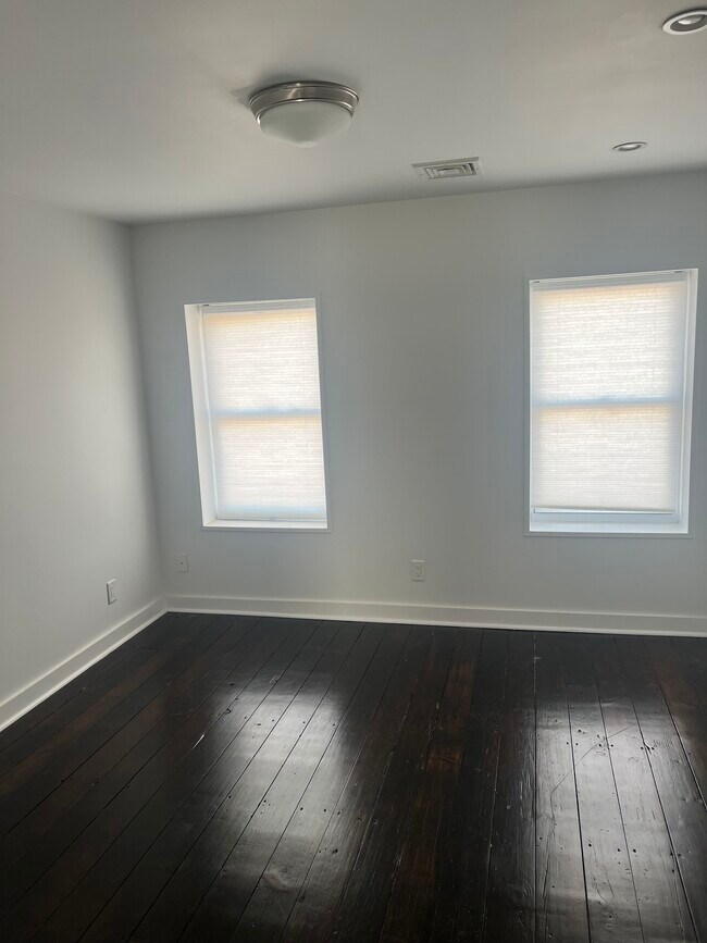 Building Photo - 2340 E Boston St