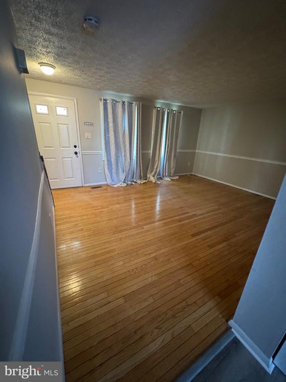Building Photo - 1404 Elm Grove Cir