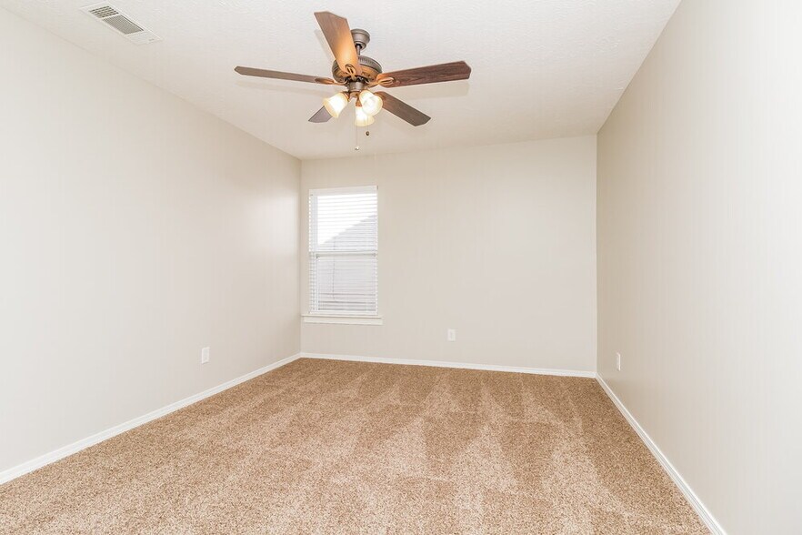 Building Photo - 5553 Dory Dr