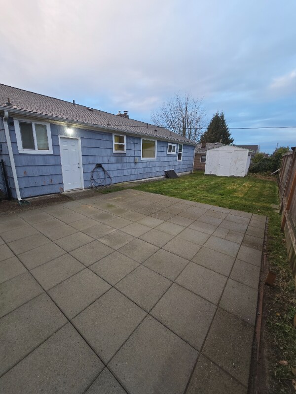 Building Photo - 2739 Locust Ave W