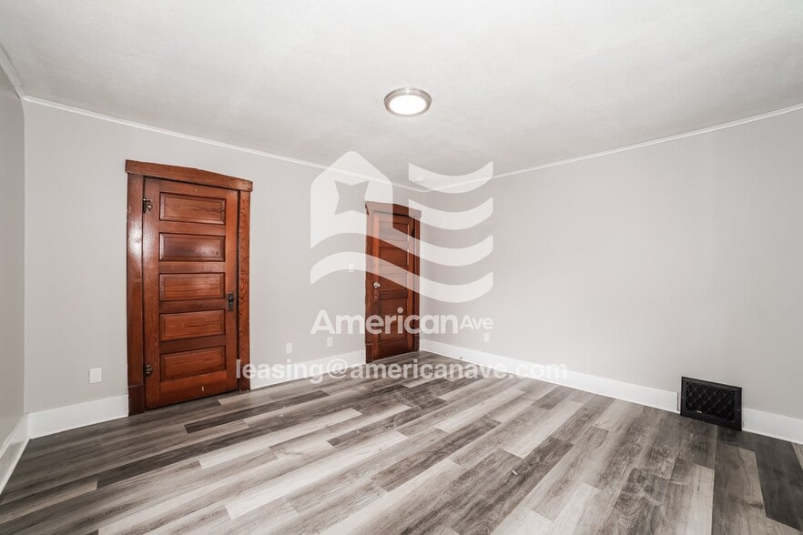 Building Photo - 707 E Republic St