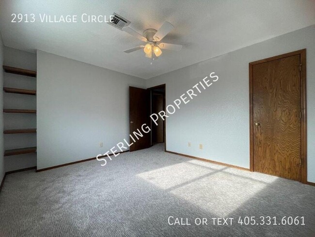 Building Photo - 2913 Village Cir