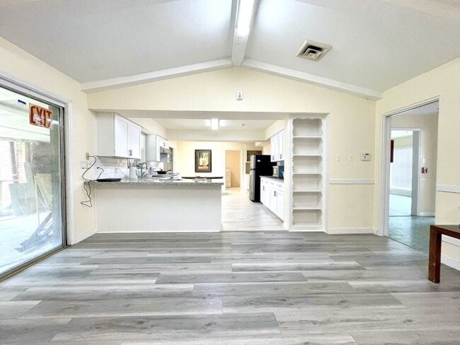 Building Photo - 8223 Bellaire Blvd