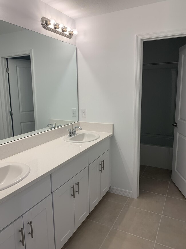 Building Photo - 4234 Southern Vis Lp