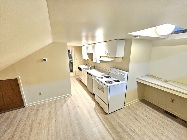 Building Photo - 7533 Carmen Ct