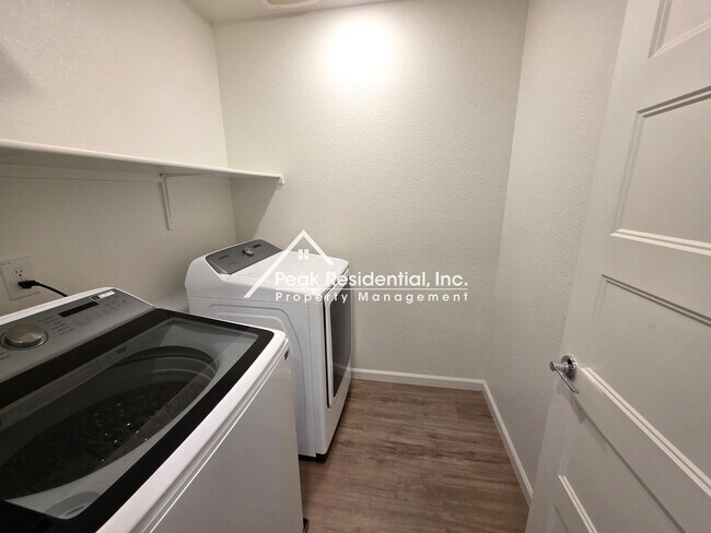 Building Photo - Only 2 years new. 3-bedrooms in Elk Grove