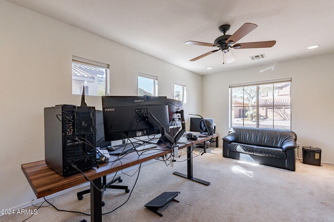 Building Photo - 2017 E Creedance Blvd
