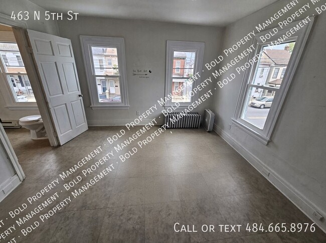 Building Photo - 463 N 5th St