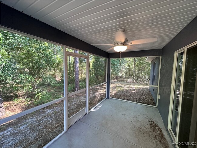 Building Photo - 9995 N Sandree Dr