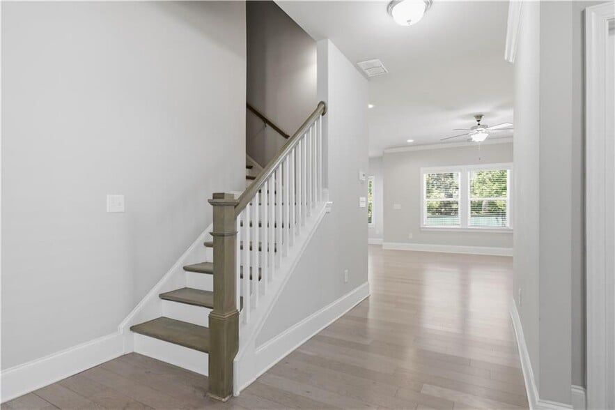 Building Photo - 781 Belerose Ln