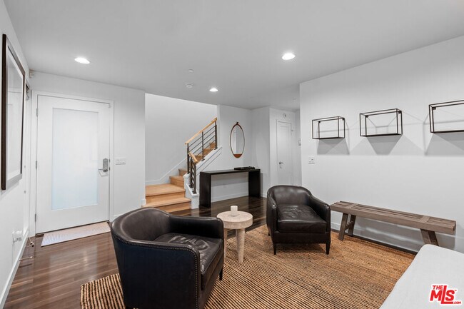 Building Photo - 310 Washington Blvd