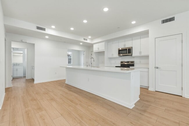 Building Photo - BRAND NEW 3 BEDROOM 2 BATH CONDO IN COVINA!