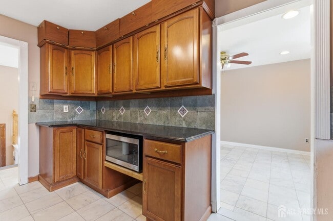 Building Photo - 6 Cherry St