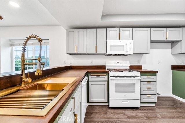 Building Photo - 501 Stone Harbor Cir