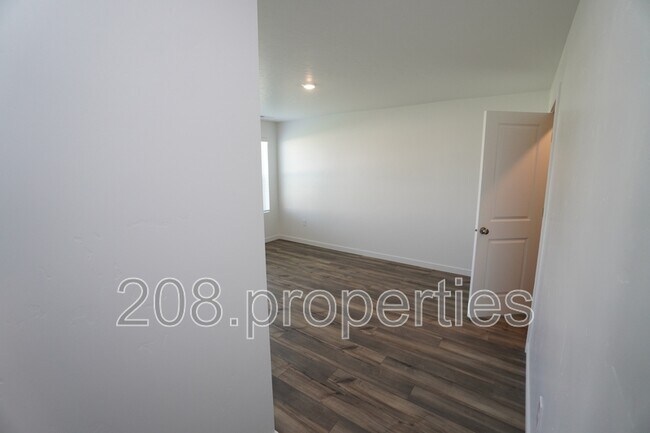 Building Photo - 798 Education St
