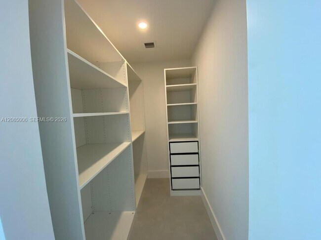 Building Photo - 13800 Highland Dr
