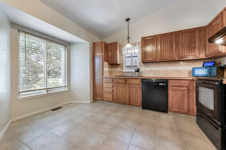 Building Photo - 1024 Bromefield Dr