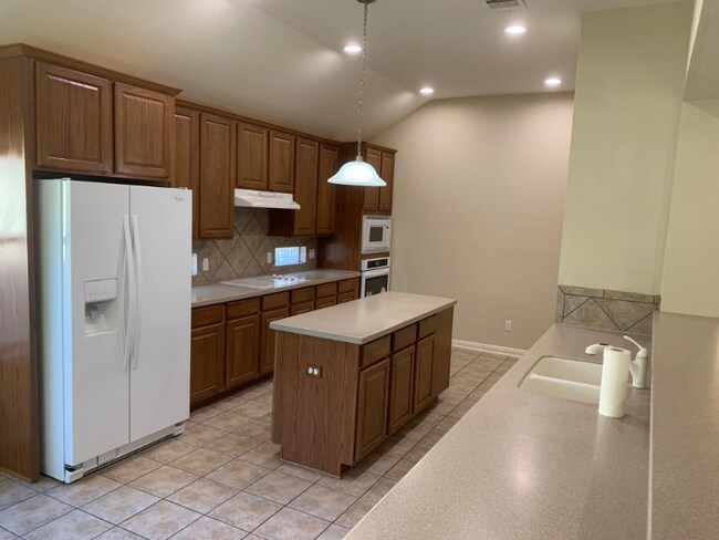 Building Photo - 137 Antler Cir