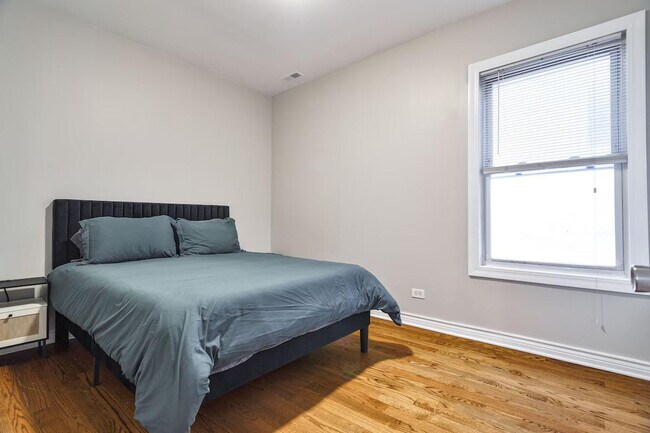 Building Photo - 2214 W Barry Ave