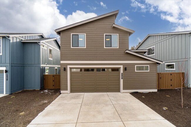 Building Photo - Spacious Westside Home with Loft and Upgra...