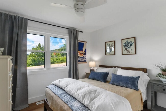 Building Photo - 190 Dewey Ave