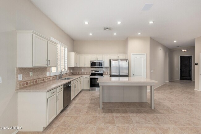Building Photo - 2731 W Cottonwood Ln