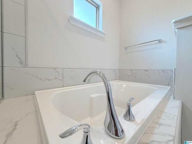 Building Photo - 4602 Hampton Glen Circle SE