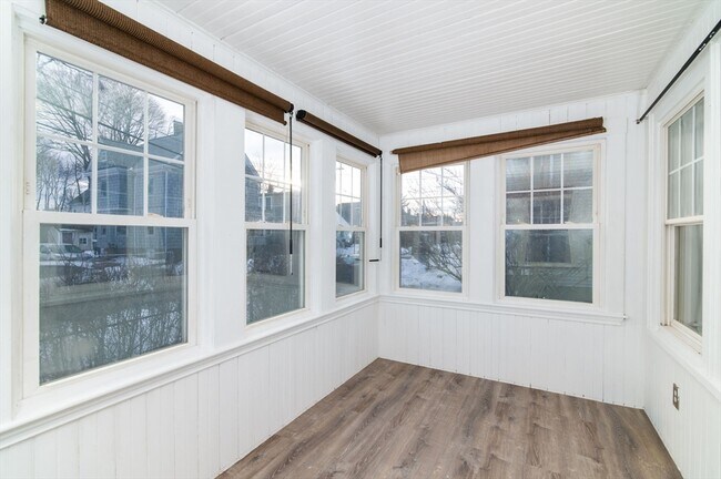 Building Photo - 152 Willow St