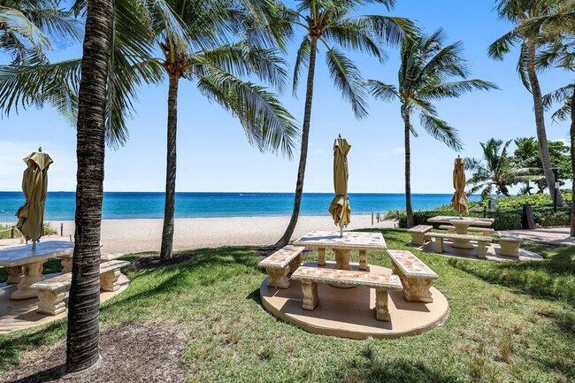 Building Photo - 1051 Hillsboro Mile