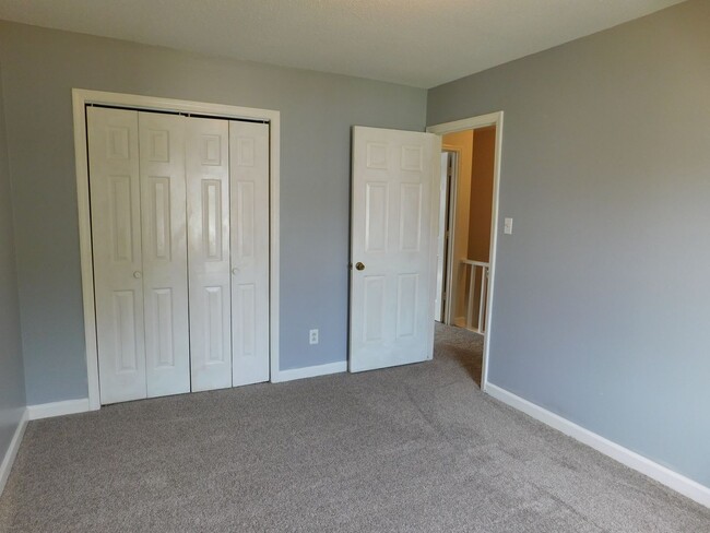 Building Photo - 1104 Karen Dr