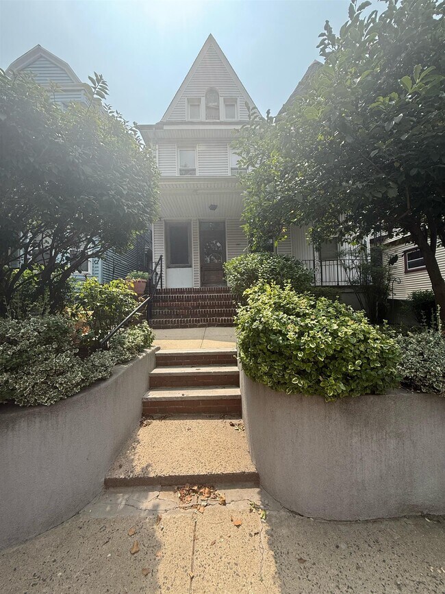 Primary Photo - 157 Harrison Ave
