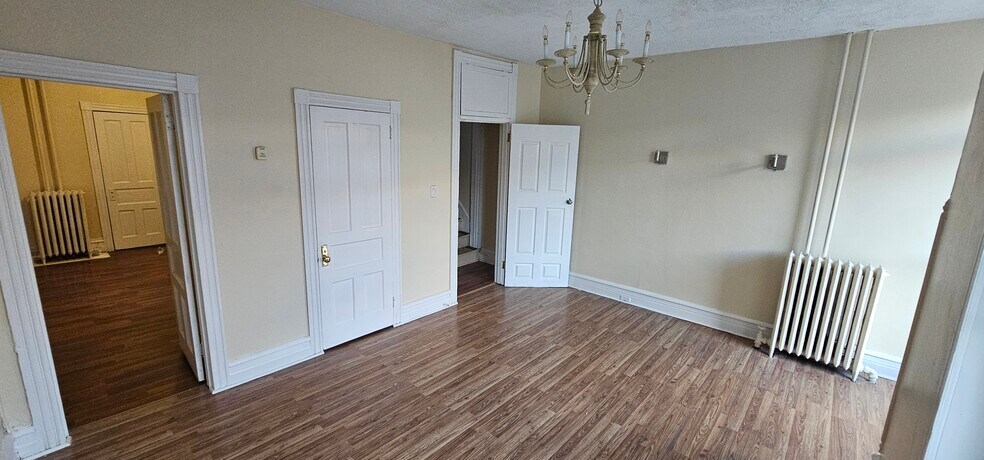 Building Photo - 132 W Douglass St