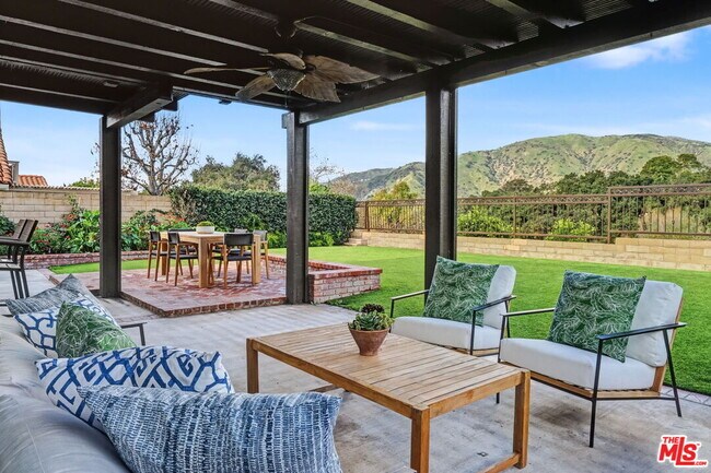 Building Photo - 6497 Country Club Dr