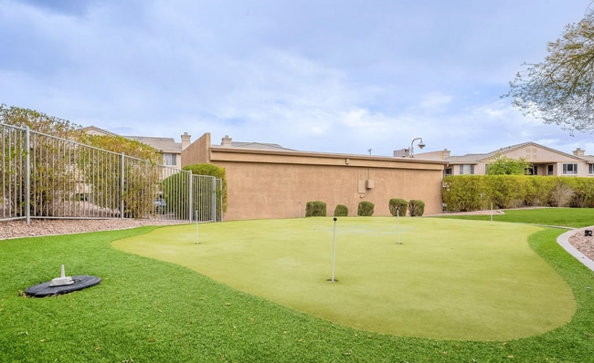 Building Photo - Two Bedrooms/One Bath - Great Location!