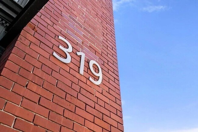 Building Photo - 319 A St