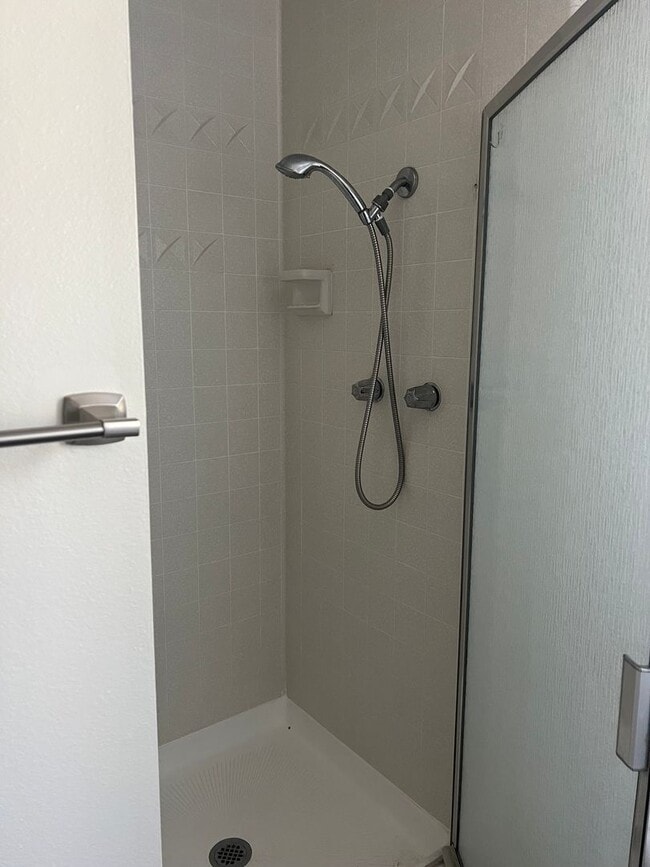 Building Photo - Moffett tract 5 bedroom home with pool in cul-de-sac